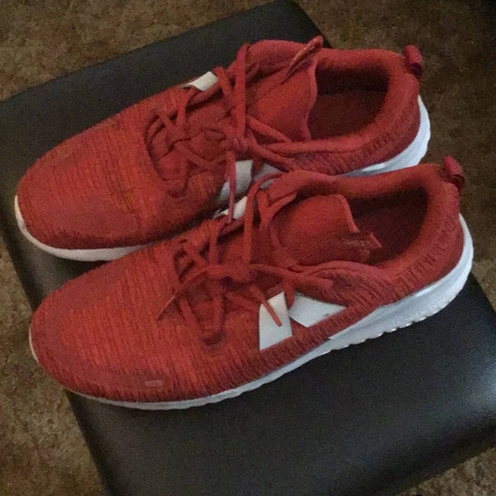 NIKE RUNNING SHOES